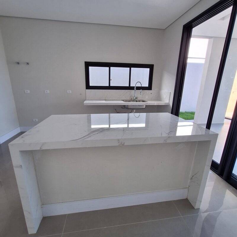 Casa à venda com 3 quartos, 270m² - Foto 2