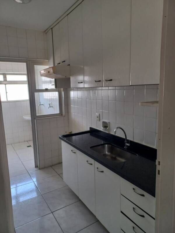 Apartamento para alugar com 2 quartos, 75m² - Foto 17